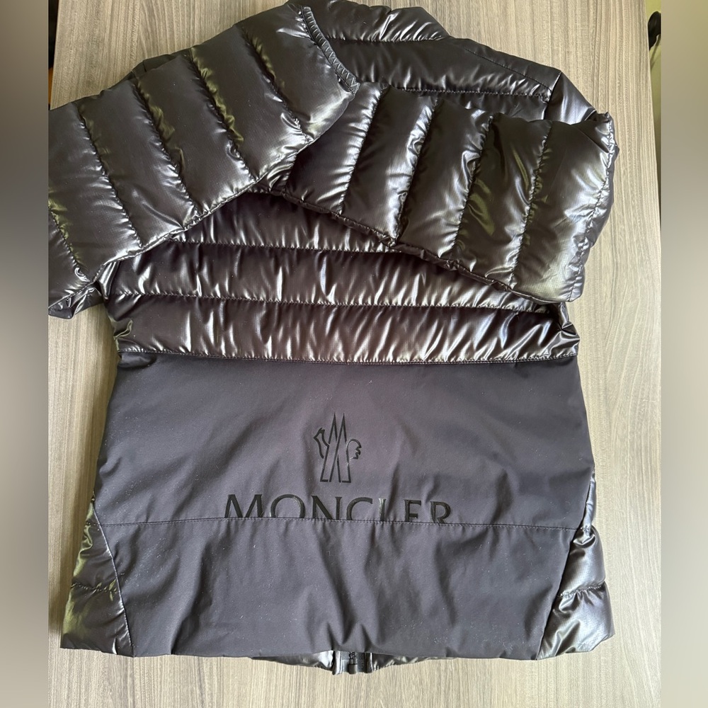 【Moncler】 Larmor Glossy Ripstop Puffer Jacket Size S
